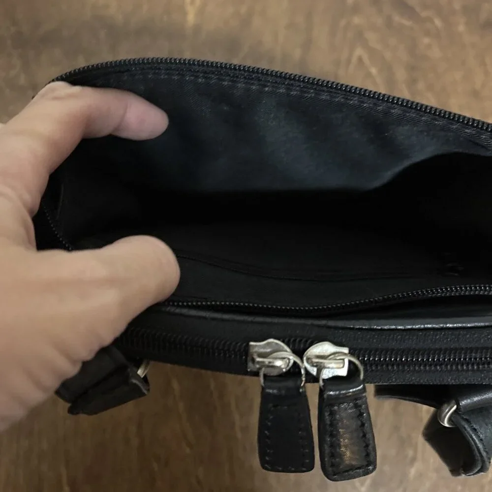 Fossil Crossbody Purse Womens Black Leather‎ Zip Lots of Compartments
